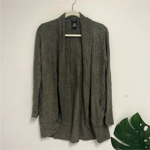 Max & Mia Women's The Essential Travel Cardigan
Open Front Pockets Size M
Olive